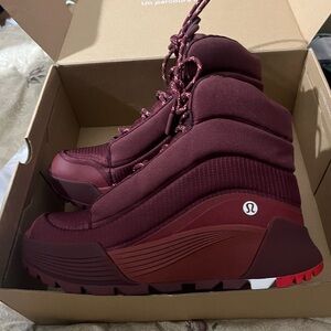 RARE Lululemon Winter Boots BRAND NEW NEVER WORN